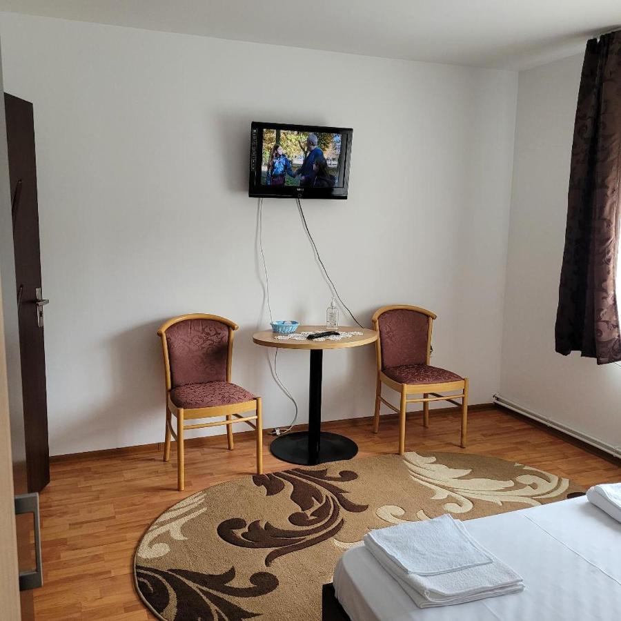 Casa Uila Hotel Orşova Екстериор снимка